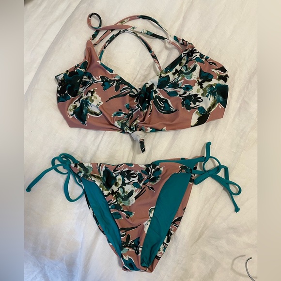 Splendid Mills Watercolor Floral Print Bikini - Picture 3 of 6